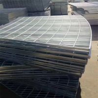 水沟格栅盖板与桥梁建筑钢格板的全面解析 聚焦佛山压锁钢格板