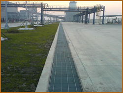 水沟盖板与钢格板的特性与应用解析