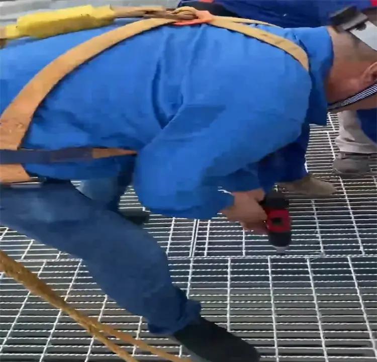 镀锌钢格板 多用途之选的现代工程材料